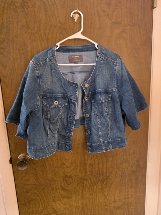 torrid Jackets & Blazers - torrid Medium Blue Cropped Denim Jacket with Short Sleeves-3X